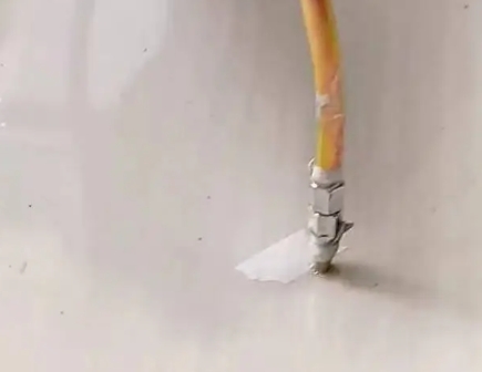 凤山瓷砖空鼓维修公司专业解答在瓷砖铺贴过程中，如果使用的砂料过粗（如全部使用了粗砂），可能会导致以下问题